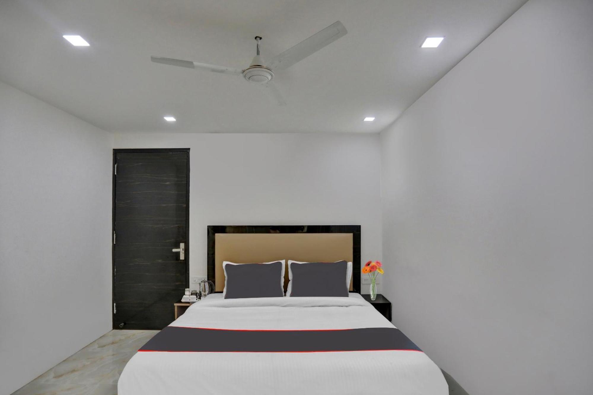Hotel Super Townhouse The Arrow Near Lotus Temple Nueva Delhi Exterior foto